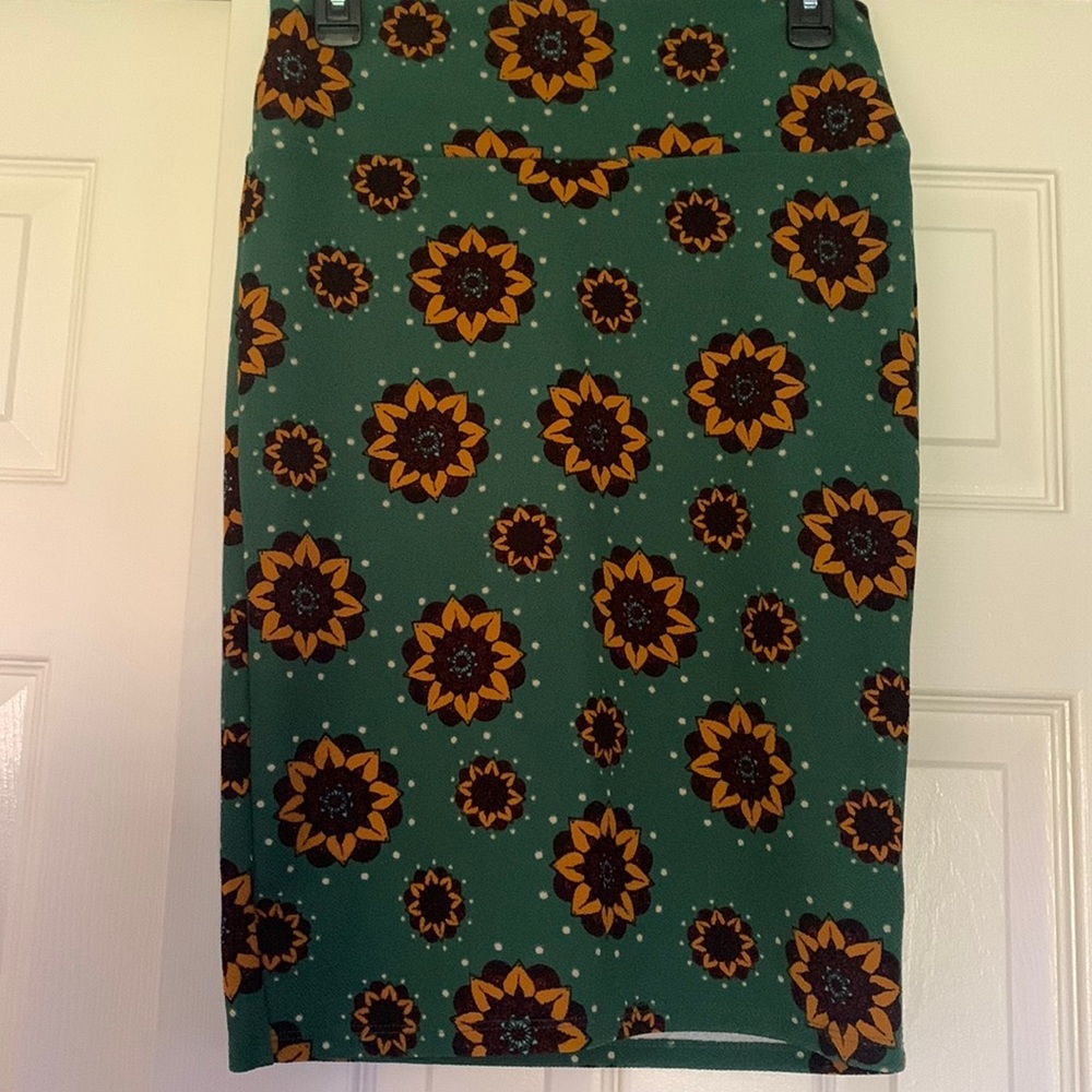 Like New Condition LuLaRoe Size Small Floral Print